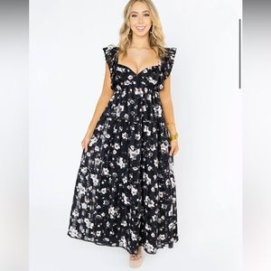 LILLY SWEETHEART NECKLINE MAXI DRESS